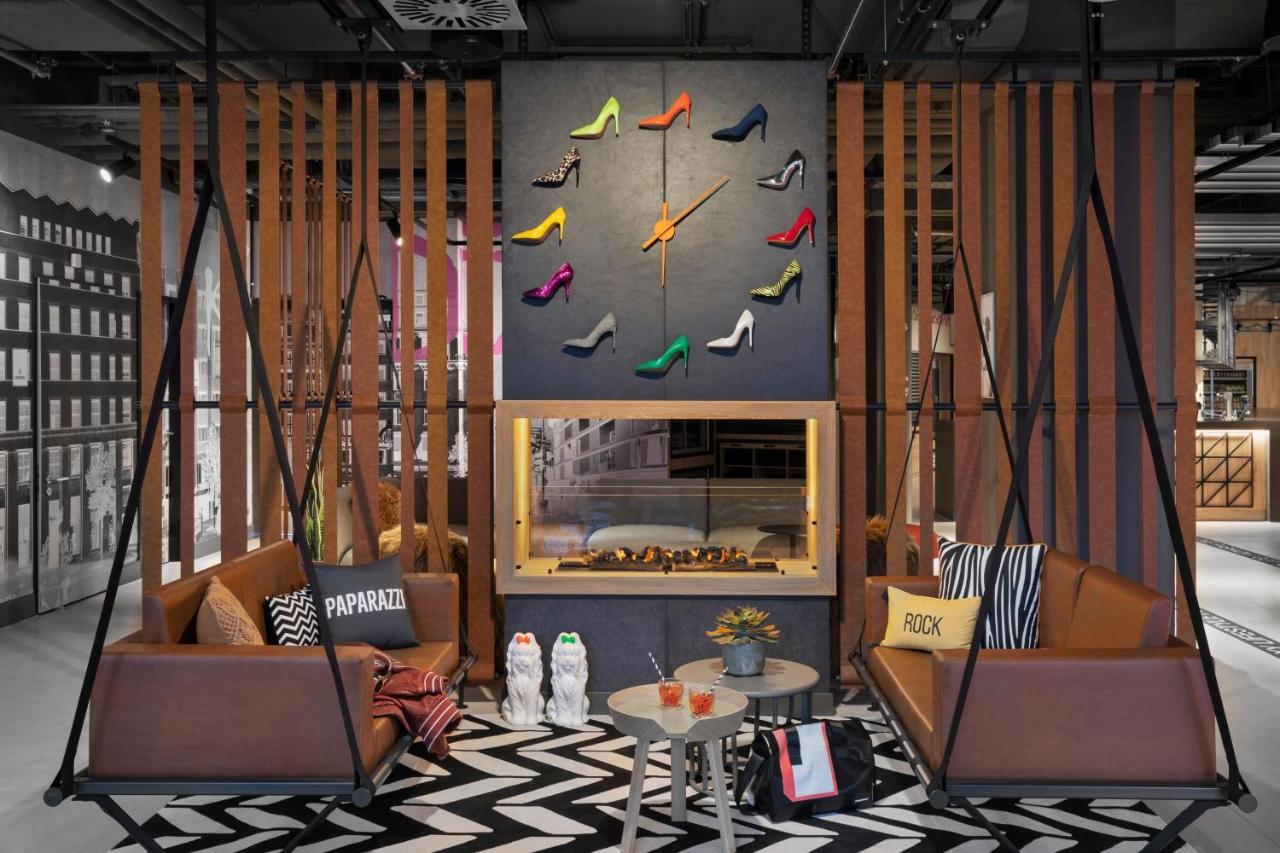 Moxy Duesseldorf City Экстерьер фото