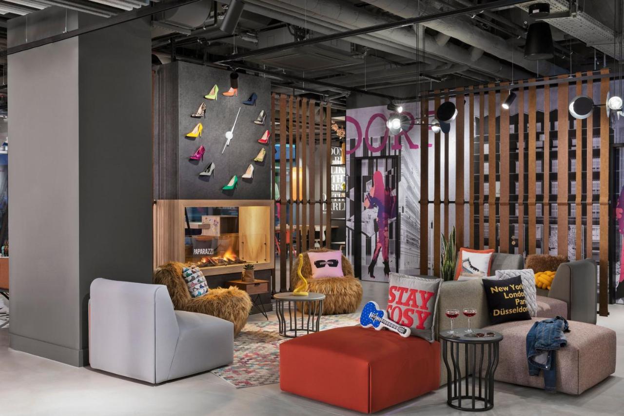 Moxy Duesseldorf City Экстерьер фото
