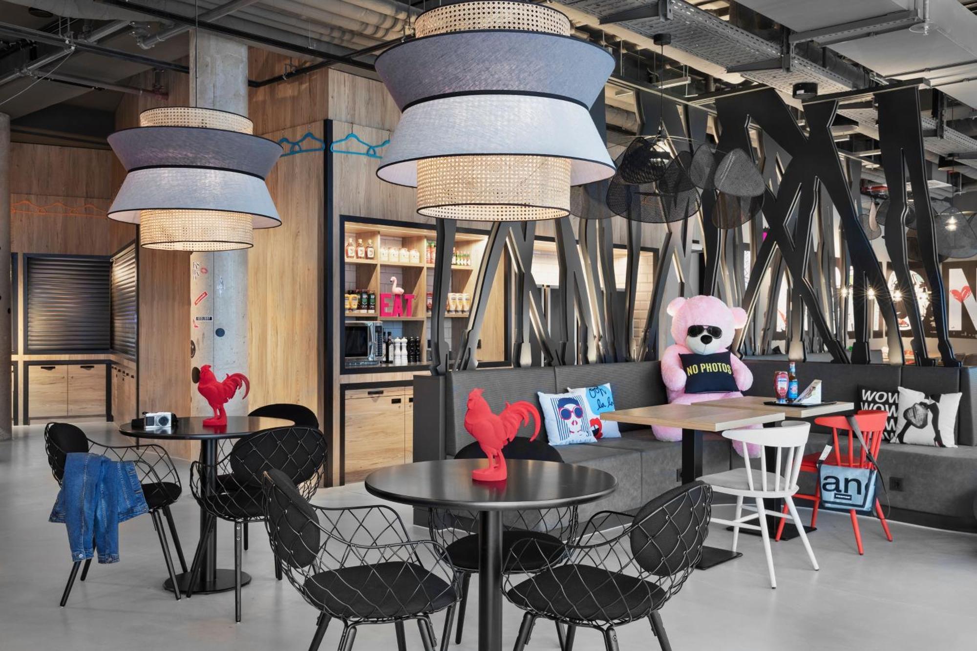 Moxy Duesseldorf City Экстерьер фото