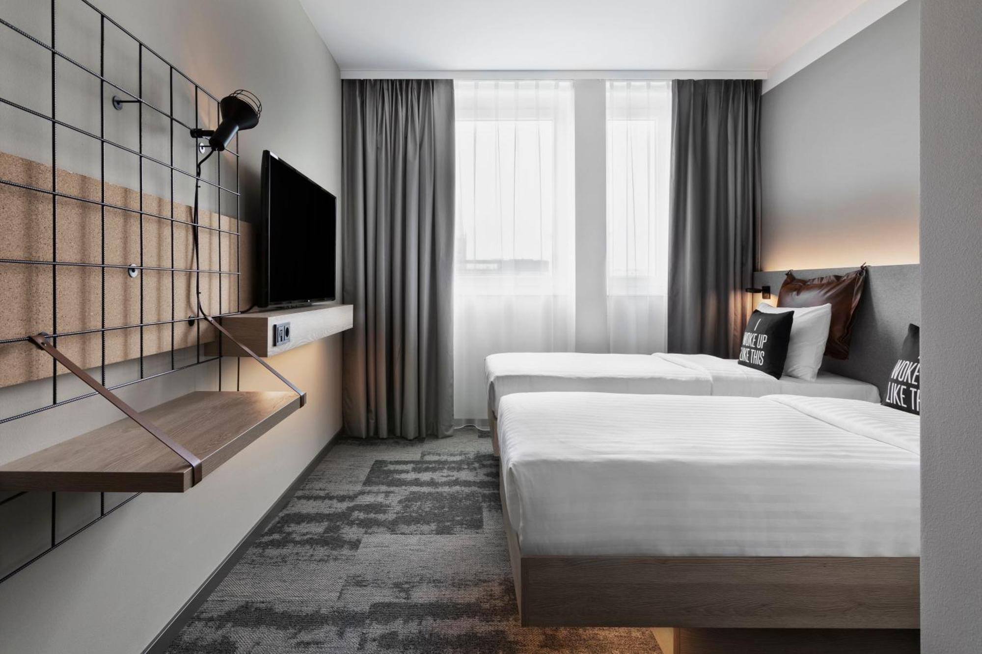 Moxy Duesseldorf City Экстерьер фото