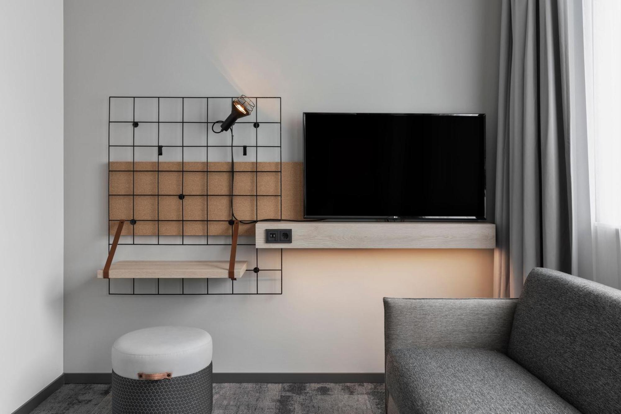 Moxy Duesseldorf City Экстерьер фото