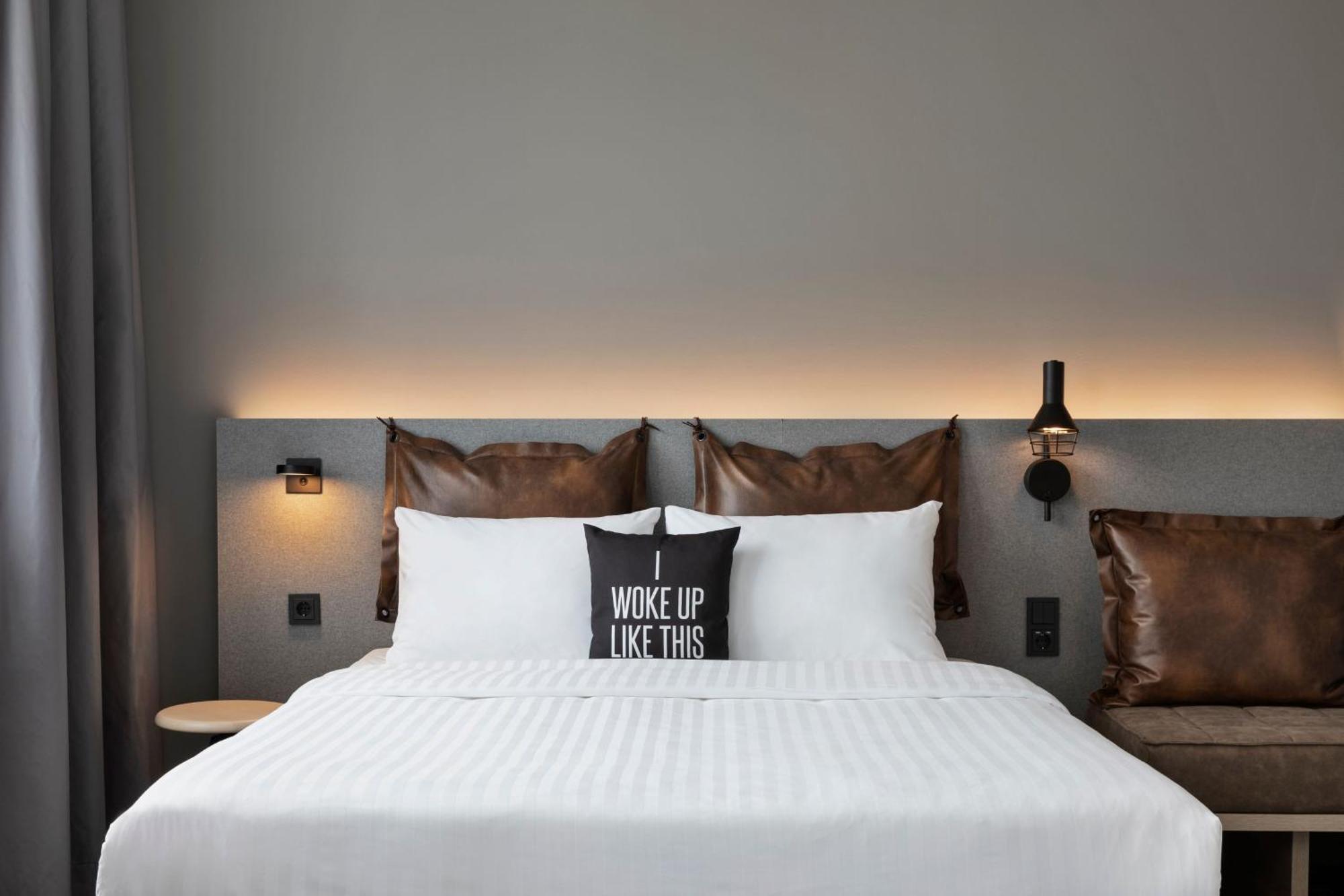 Moxy Duesseldorf City Экстерьер фото