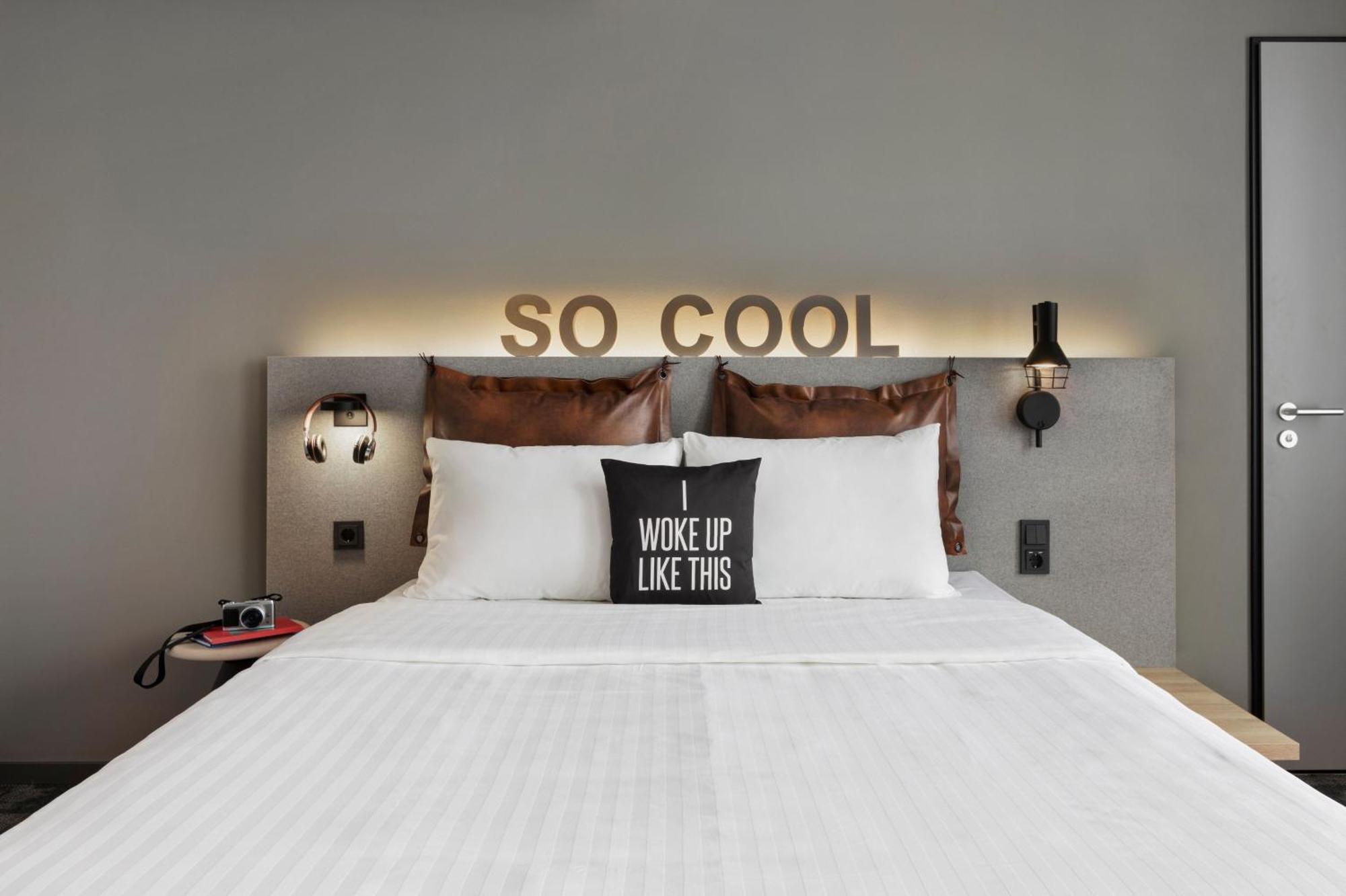 Moxy Duesseldorf City Экстерьер фото