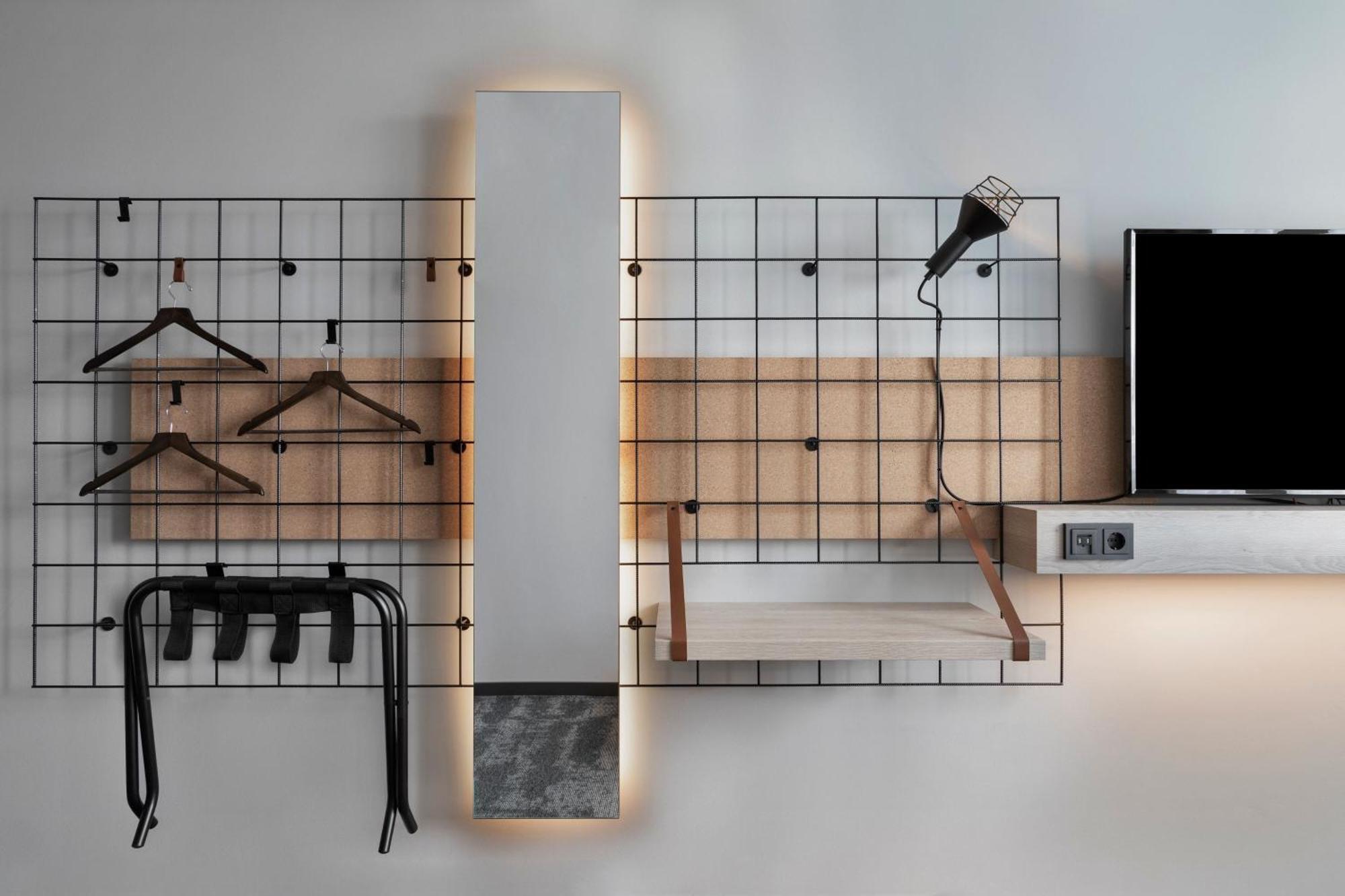 Moxy Duesseldorf City Экстерьер фото